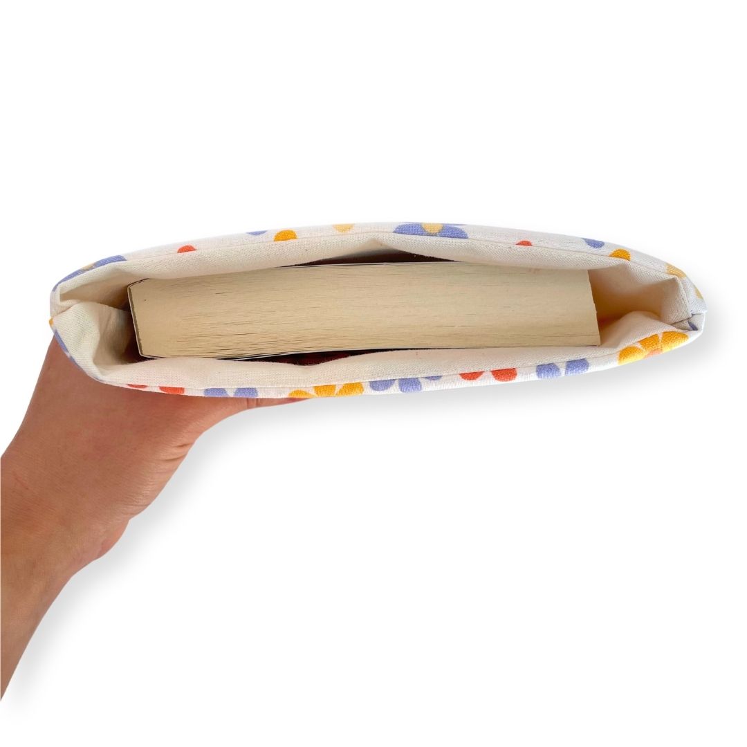 Large Retro Daisy Book Sleeve