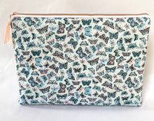 Load image into Gallery viewer, Mariposas Quilted Laptop Sleeve
