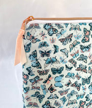 Load image into Gallery viewer, Mariposas Quilted Laptop Sleeve
