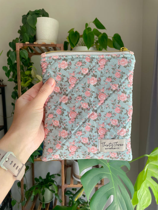 Cottage Core  Vintage Rose E-Reader Sleeve