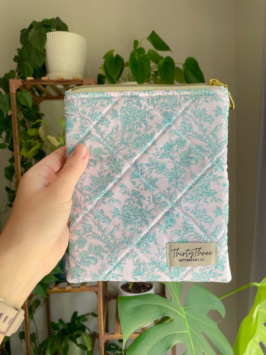 Cottage Core Light Aqua Toile E-Reader Sleeve